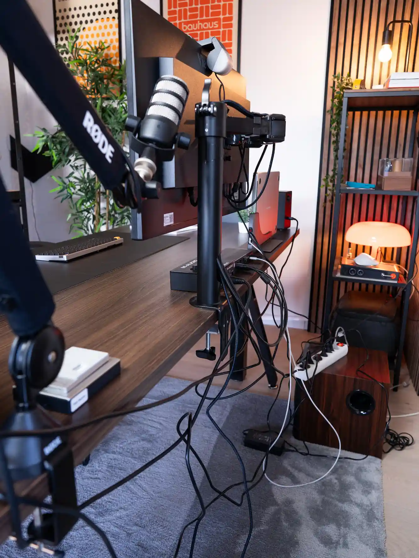 Messy cables hanging from a Revon standing desk before cable management Messy cables hanging from a Revon standing desk before cable management