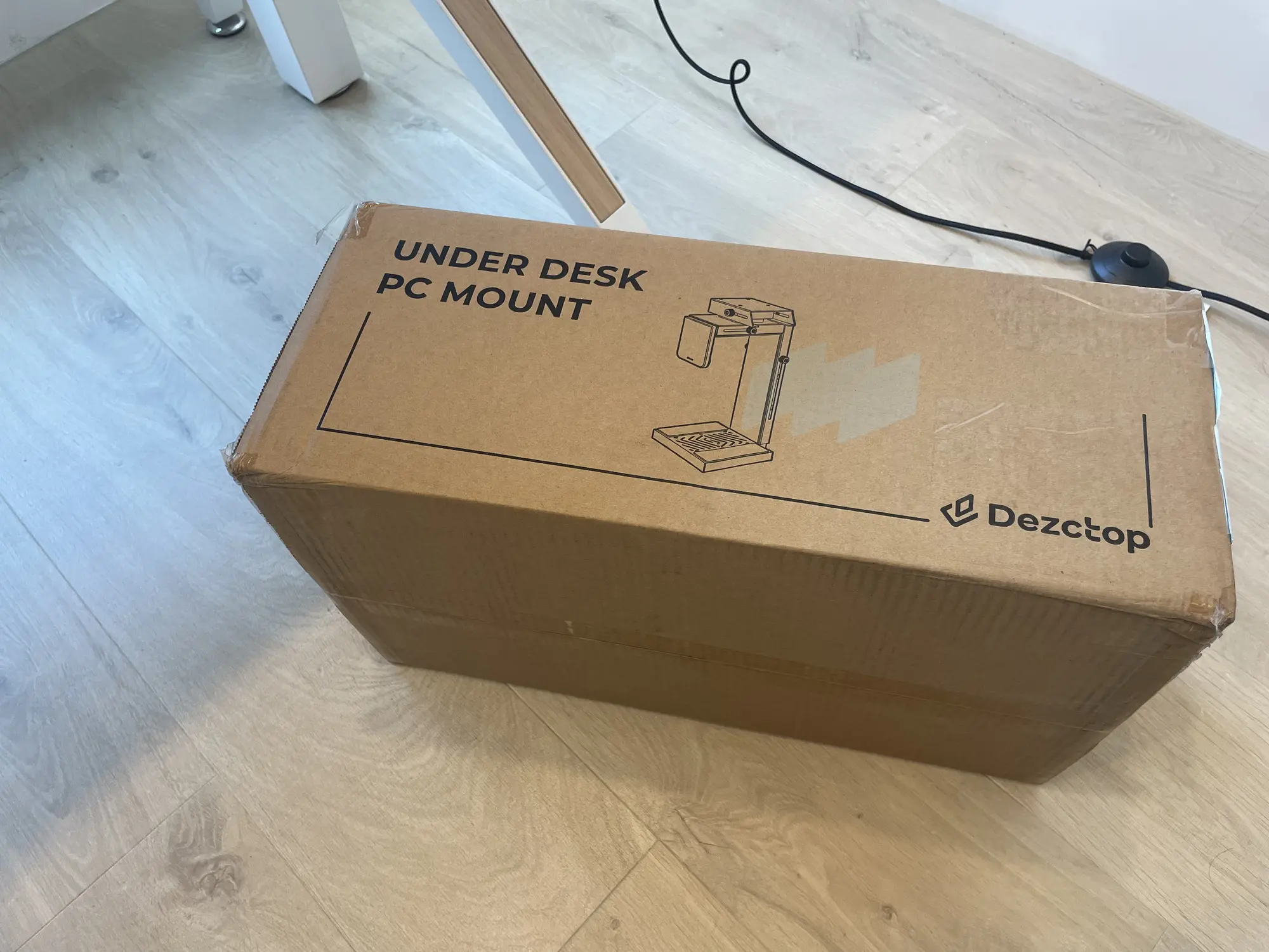 Dezctop 懸掛式電腦主機架外盒包裝